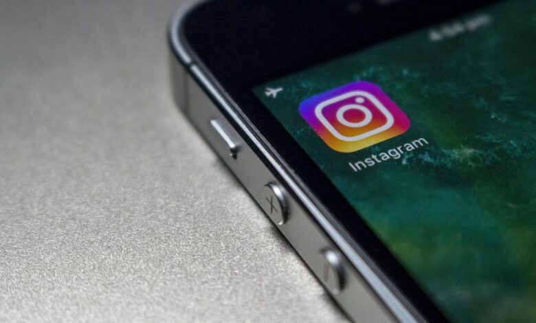 يقوم Instagram باختبار فواصل إعلانية مدتها من 3 إلى 5 ثوانٍ في الموجز والتي لا يمكن تخطيها