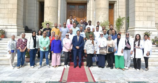 توافد وإقبال كبير على القافلة الشاملة لجامعة القاهرة فى "رأس غارب"