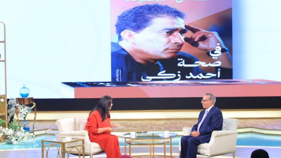 عادل حمودة: الفن أصاب أحمد زكي بمرض نفسي.. وعاش قصة حب مع فنانة شهيرة