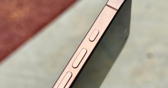 تقرير: هاتفا iPhone 17 و"iPhone 17 Air" لن يمتلكا عدسة تكبير بصري 5x