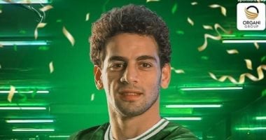 على ماهر يكافئ محمد الشامى بعد تسجيل هدف الفوز على الزمالك بالدورى